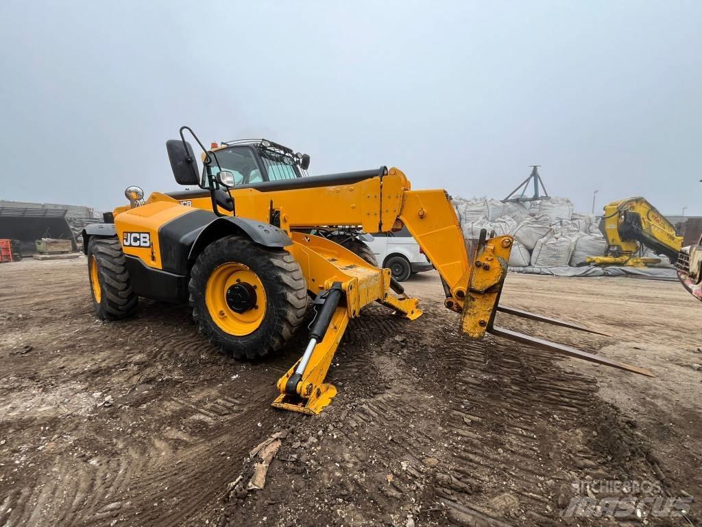 JCB 540-140 Teleskopické manipulátory