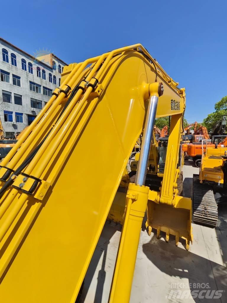 Komatsu PC 220-8 Pásová rýpadla