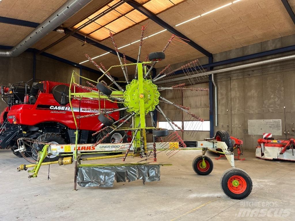 CLAAS Liner 880 L Obraceče a shrabovače sena