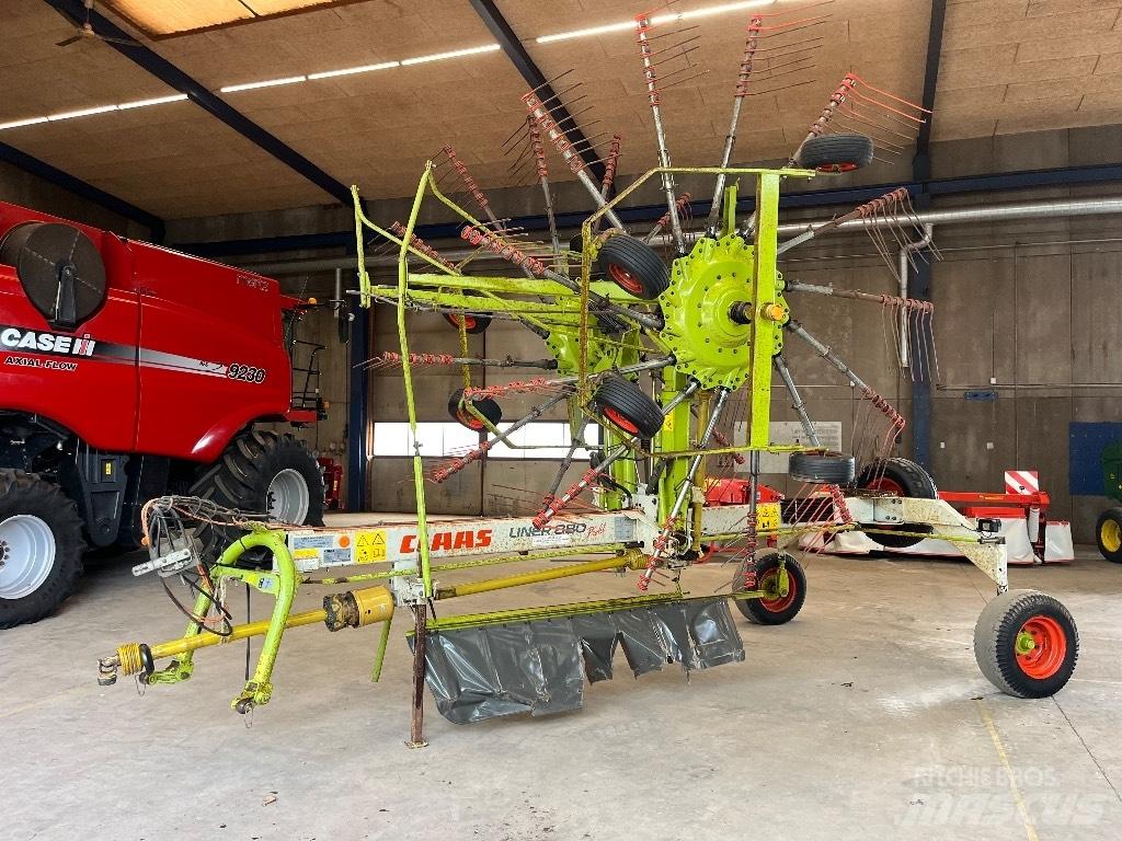 CLAAS Liner 880 L Obraceče a shrabovače sena