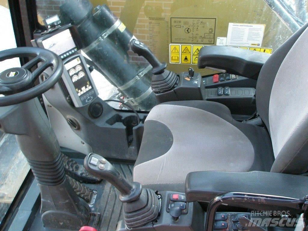 CAT MH3024 Stroje pro manipulaci s odpadem