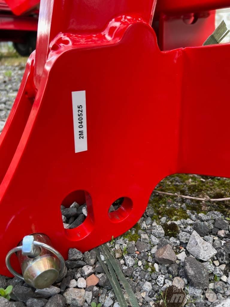 He-Va 6M STRAW RAKE Obraceče a shrabovače sena