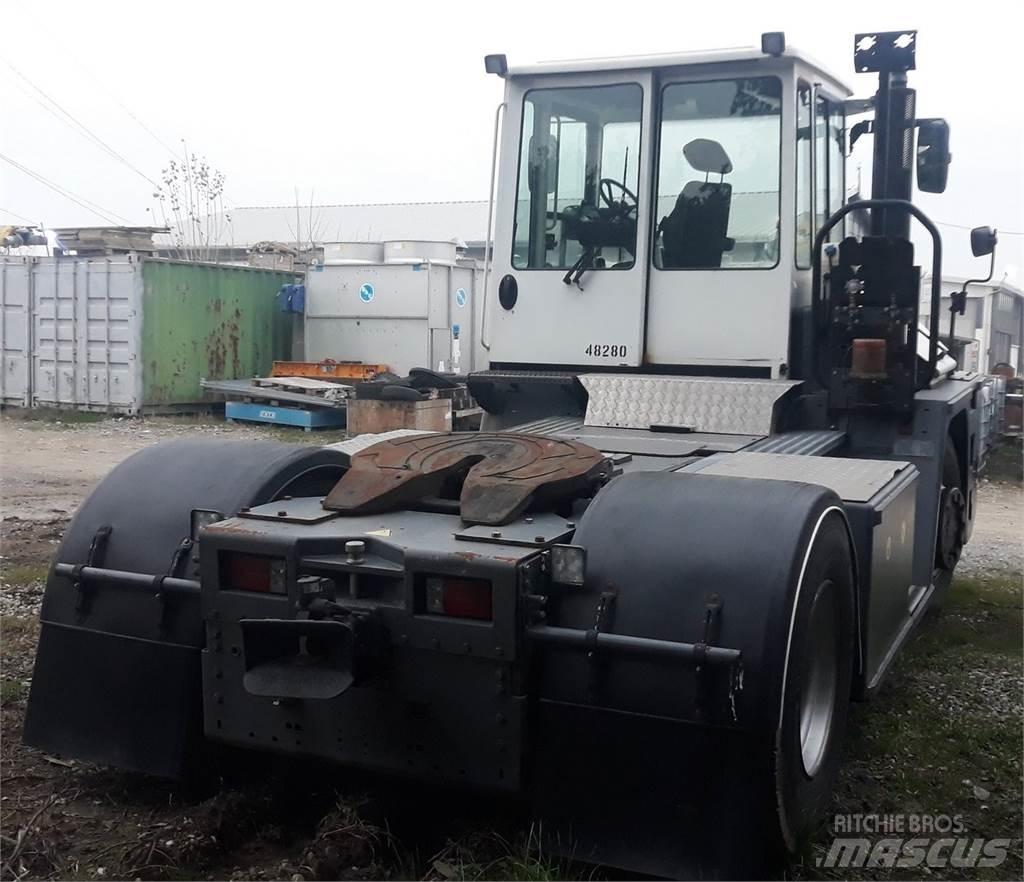  R332-4x4 Terminálový tahač