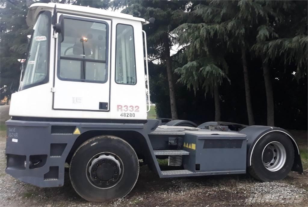  R332-4x4 Terminálový tahač