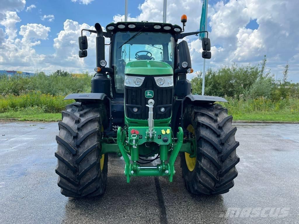 John Deere 6230 R Traktory
