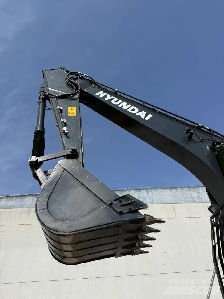 Hyundai R220-9S Pásová rýpadla