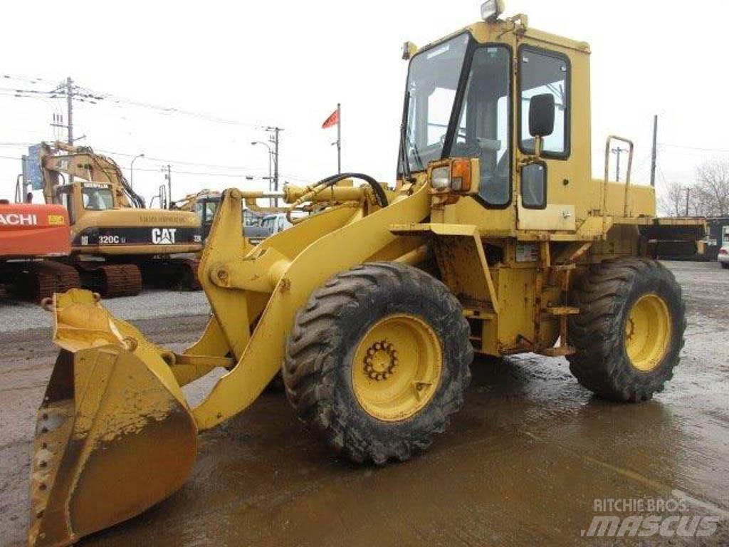 Komatsu WA100-1 Kolové nakladače