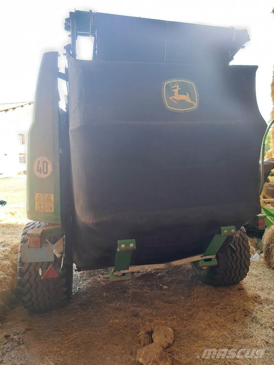 John Deere 990 Lis na válcové balíky