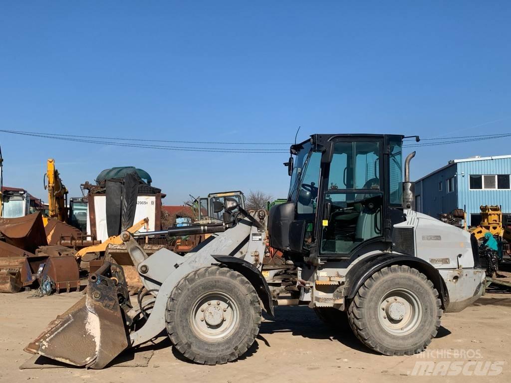 CAT 908H Kolové nakladače