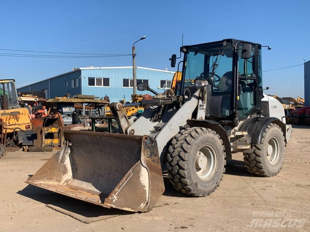 CAT 908H Kolové nakladače