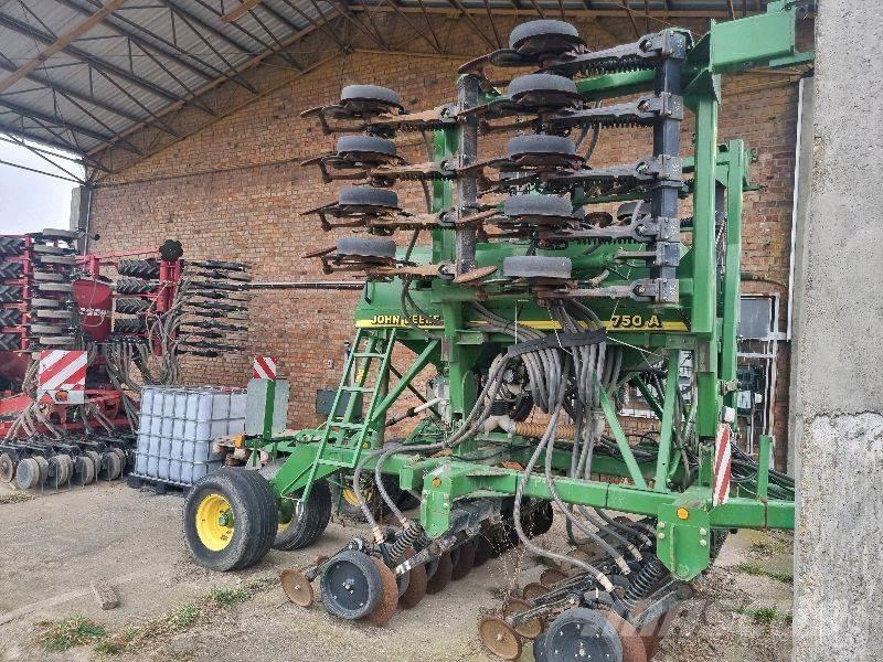 John Deere 750 A Mechanické secí stroje