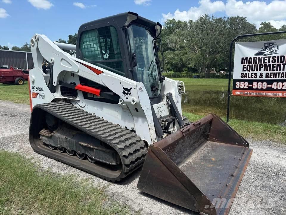 Bobcat T750 Smykem řízené nakladače