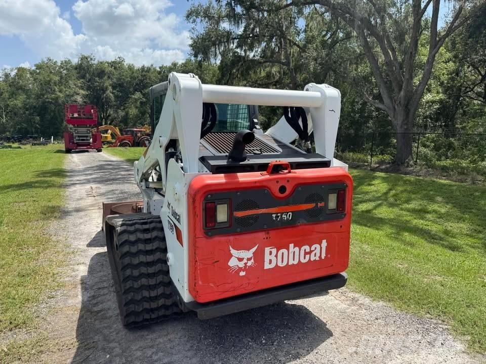 Bobcat T750 Smykem řízené nakladače