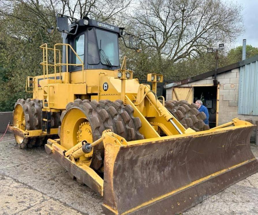 CAT 825 C Půdní kompaktory