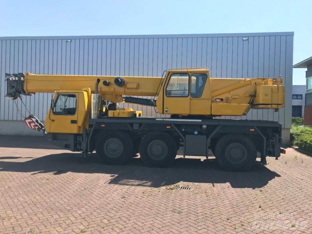 Grove GMK 3050 Univerzální terénní jeřáby