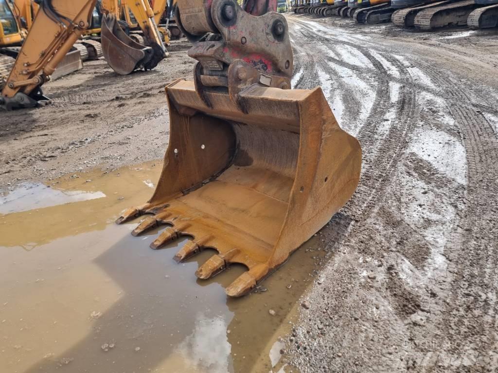 JCB JS220 LC T4 Pásová rýpadla