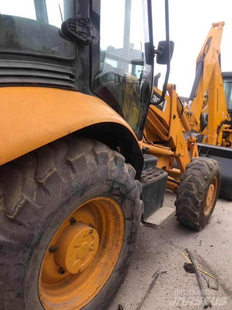 JCB 3cx Rýpadlo-nakladače