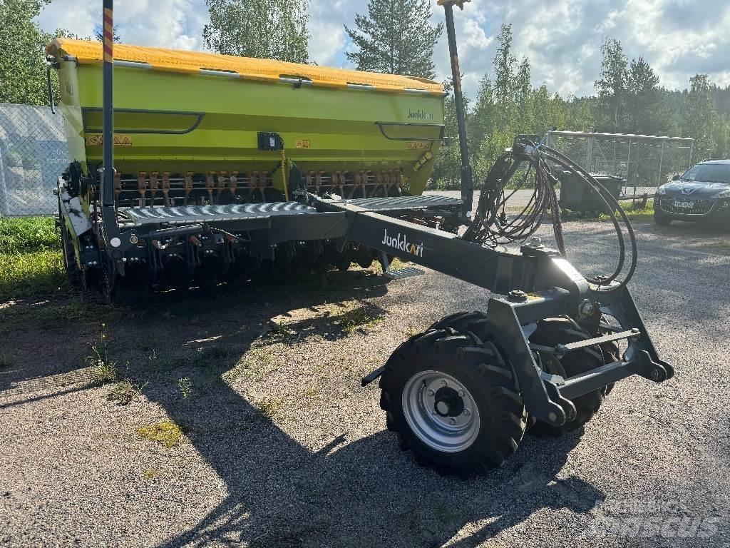Junkkari D400 Plus Kombinované secí stroje