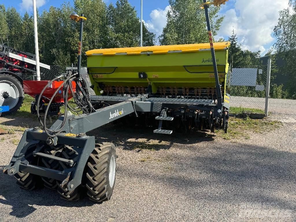 Junkkari D400 Plus Kombinované secí stroje