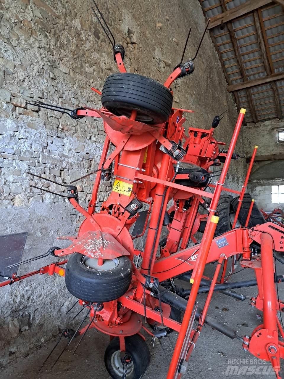 Kuhn GF7902 Obraceče a shrabovače sena