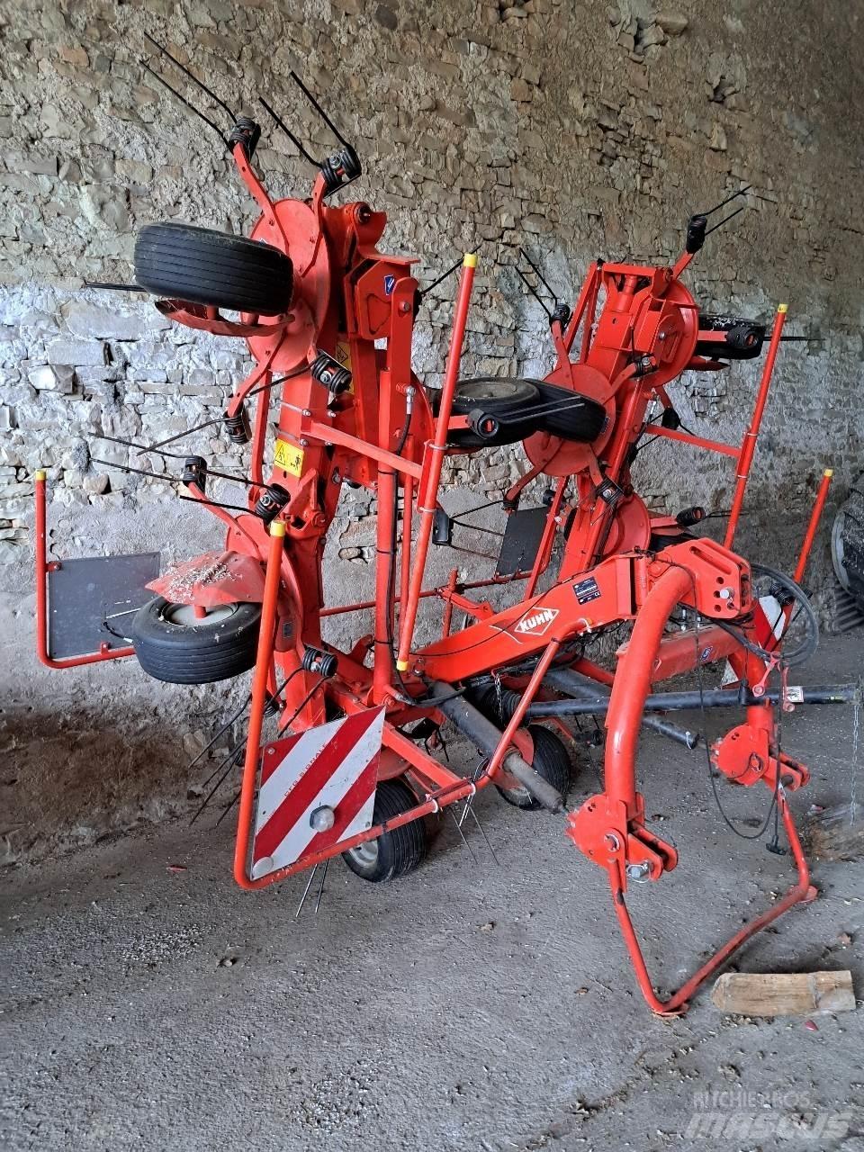 Kuhn GF7902 Obraceče a shrabovače sena