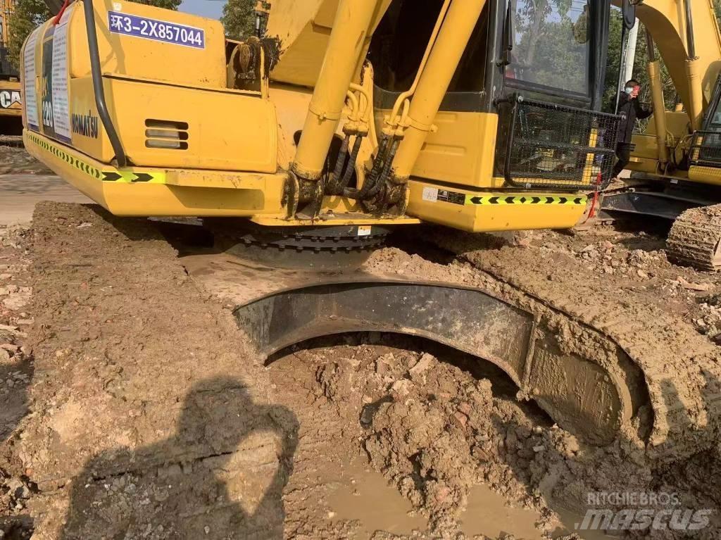 Komatsu PC 220-8M0 Pásová rýpadla