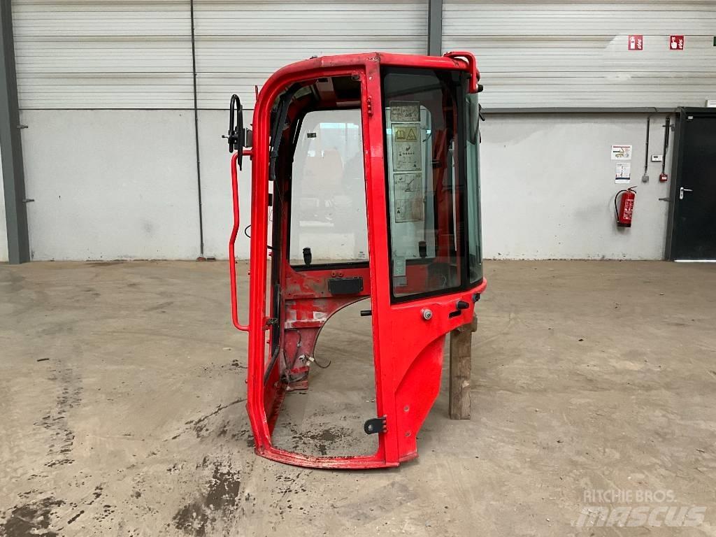 Yanmar Vio 25-6 Kabiny a interiér