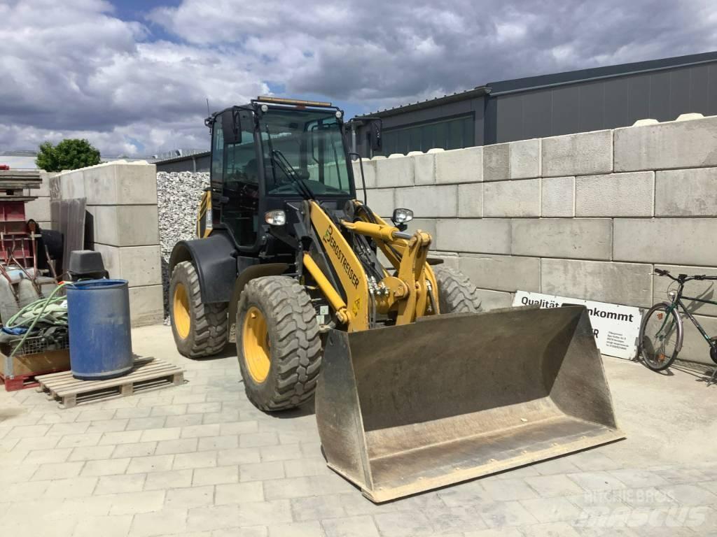 Komatsu WA100M-8 Kolové nakladače