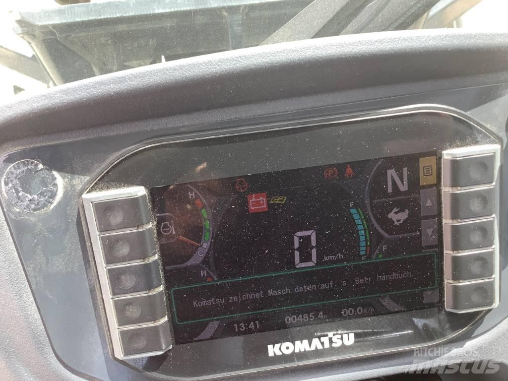 Komatsu WA100M-8 Kolové nakladače