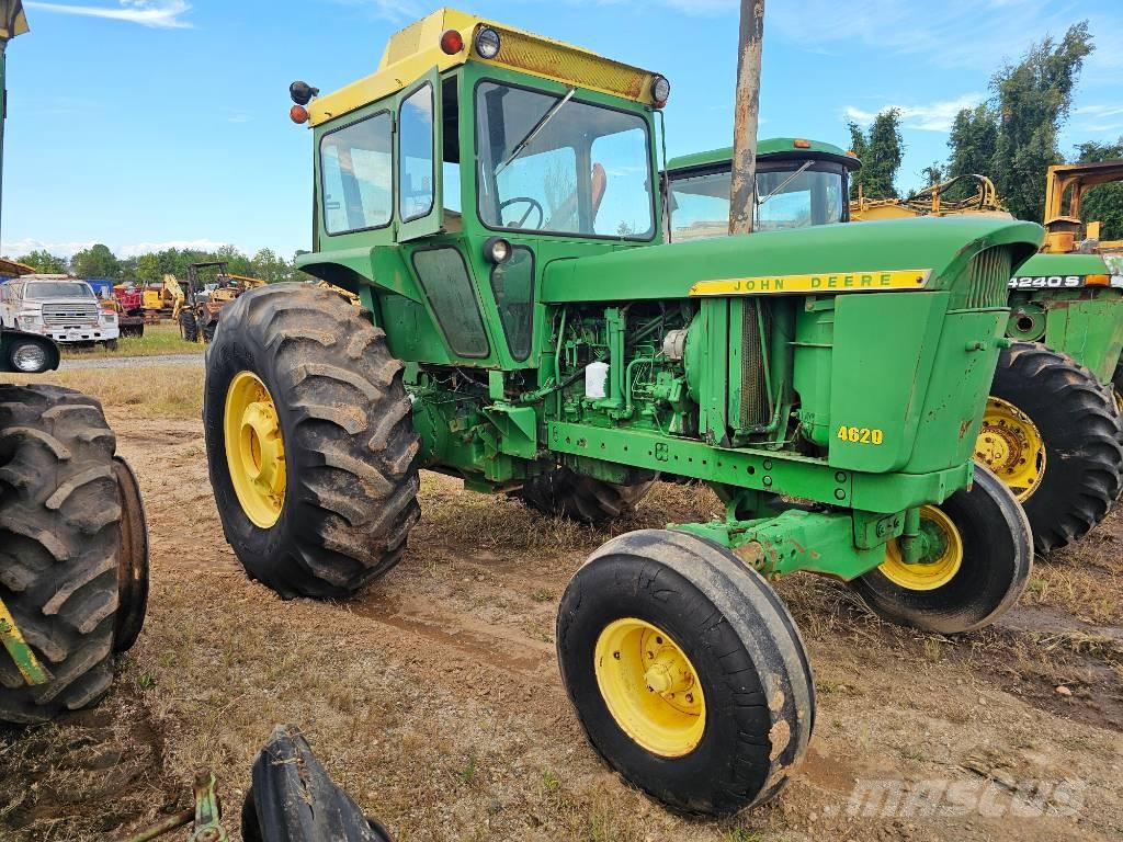 John Deere 4620 Traktory