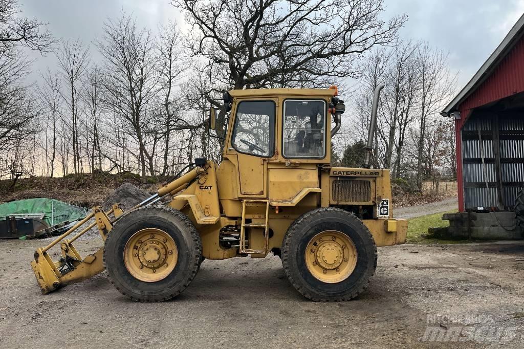 CAT 910 Kolové nakladače