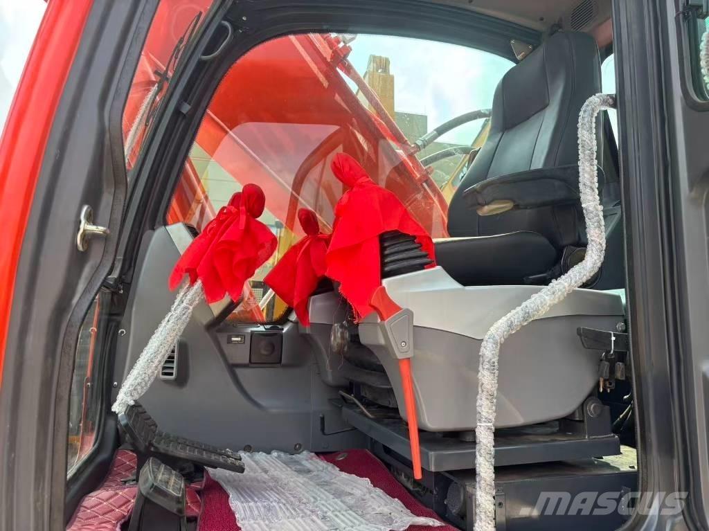 Doosan 225 LC Pásová rýpadla