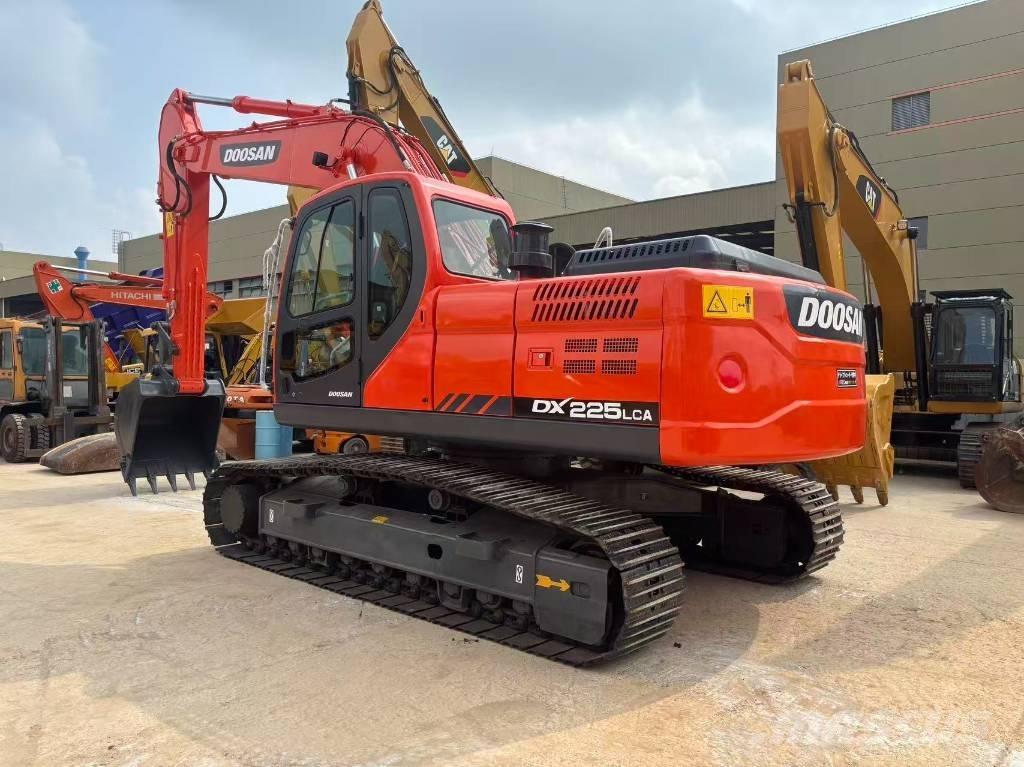 Doosan 225 LC Pásová rýpadla