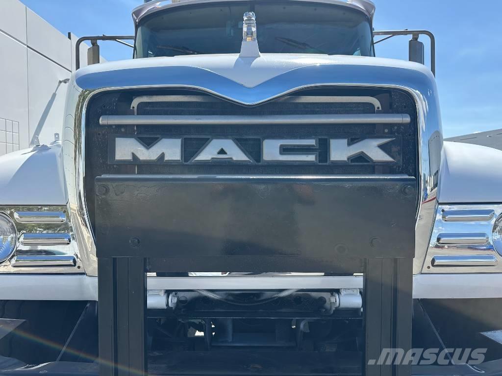 Mack CV 713 Lanový nosič kontejnerů