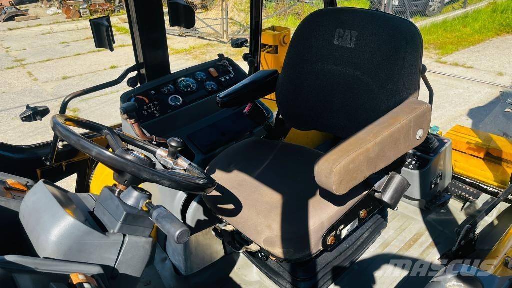 CAT 428 C Rýpadlo-nakladače
