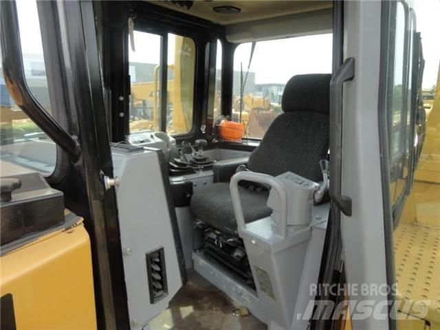 CAT D 8 R Pásové dozery