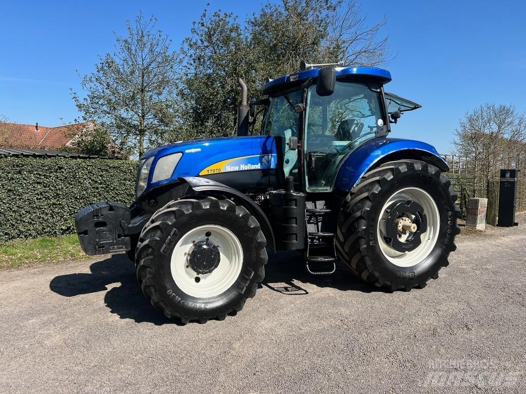 New Holland T 7070 Traktory