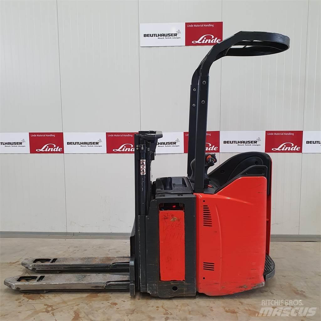 Linde D12SP Ručně vedené vysokozdvižné vozíky