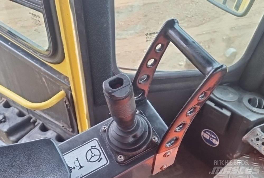 Bomag BC722RB2 Vibrační pěchy