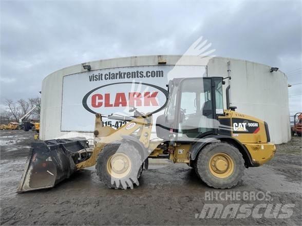 CAT 906M Kolové nakladače