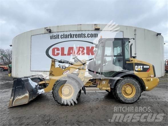 CAT 906M Kolové nakladače