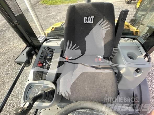 CAT 906M Kolové nakladače