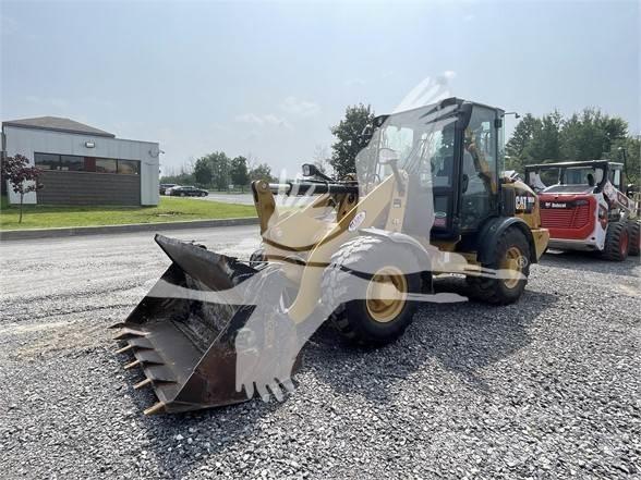 CAT 906M Kolové nakladače
