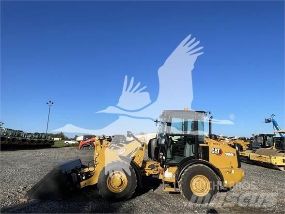 CAT 906M Kolové nakladače