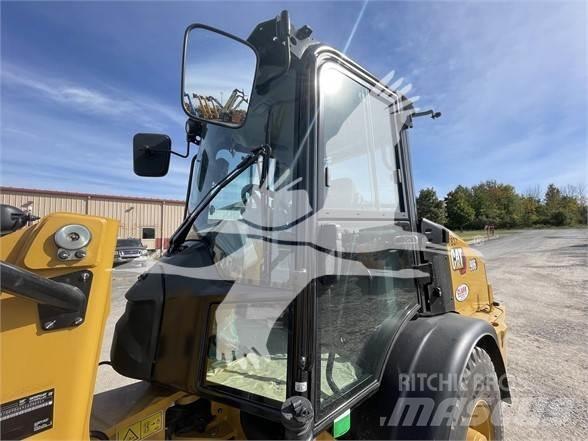 CAT 906M Kolové nakladače