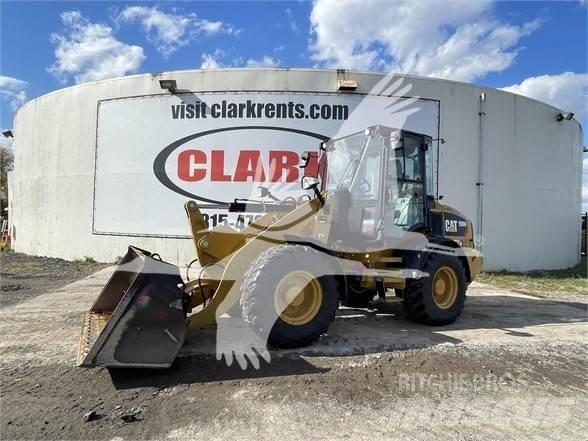 CAT 908M Kolové nakladače