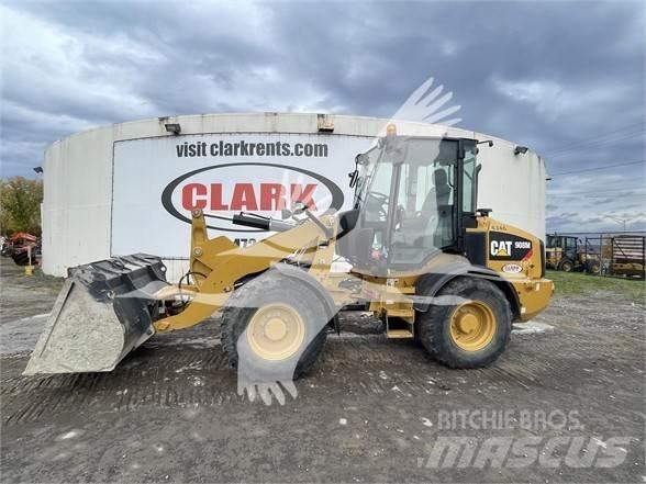 CAT 908M Kolové nakladače