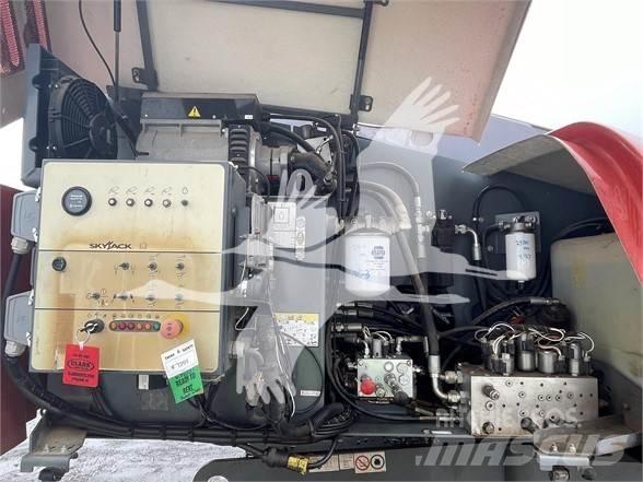 SkyJack SJ66T Teleskopické plošiny