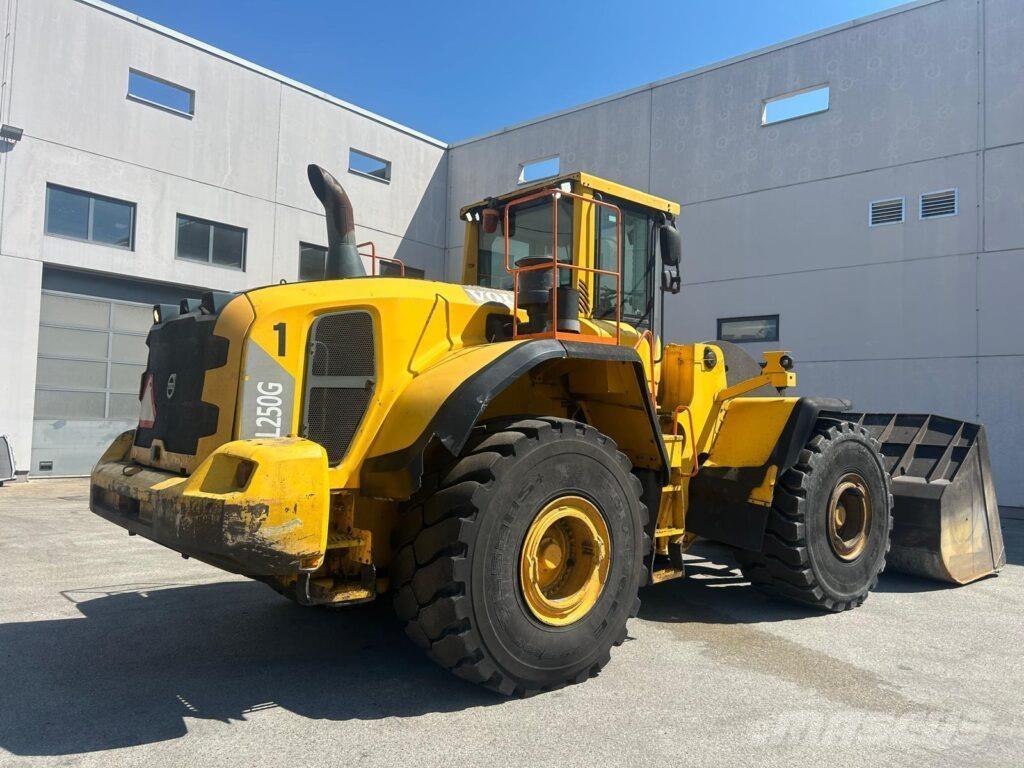 Volvo L250G Kolové nakladače
