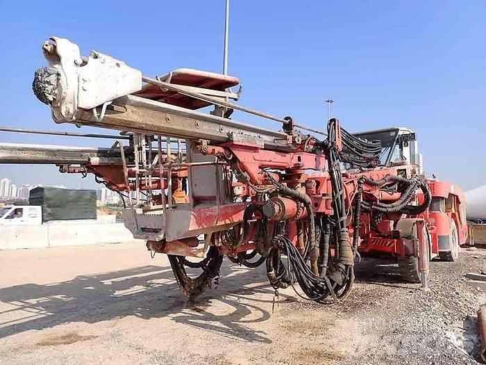 Sandvik DT821 C Povrchové vrtací stroje